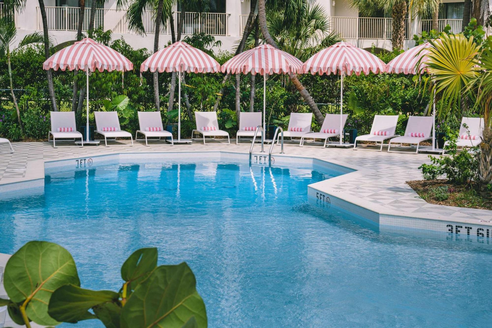 Hampton By Hilton Grand Cayman Seven Mile Beach George Town Extérieur photo
