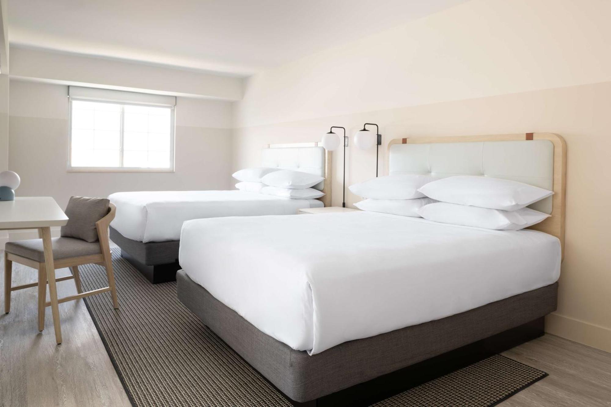 Hampton By Hilton Grand Cayman Seven Mile Beach George Town Extérieur photo
