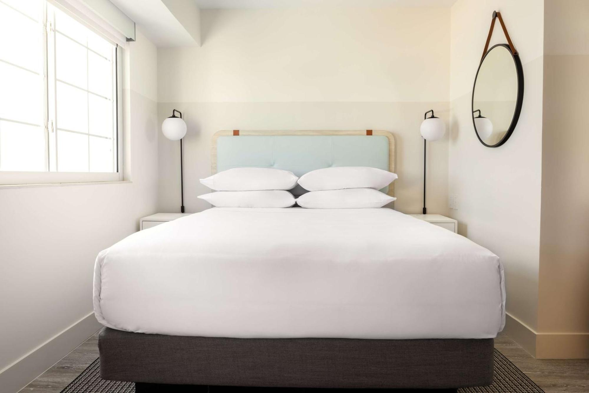 Hampton By Hilton Grand Cayman Seven Mile Beach George Town Extérieur photo