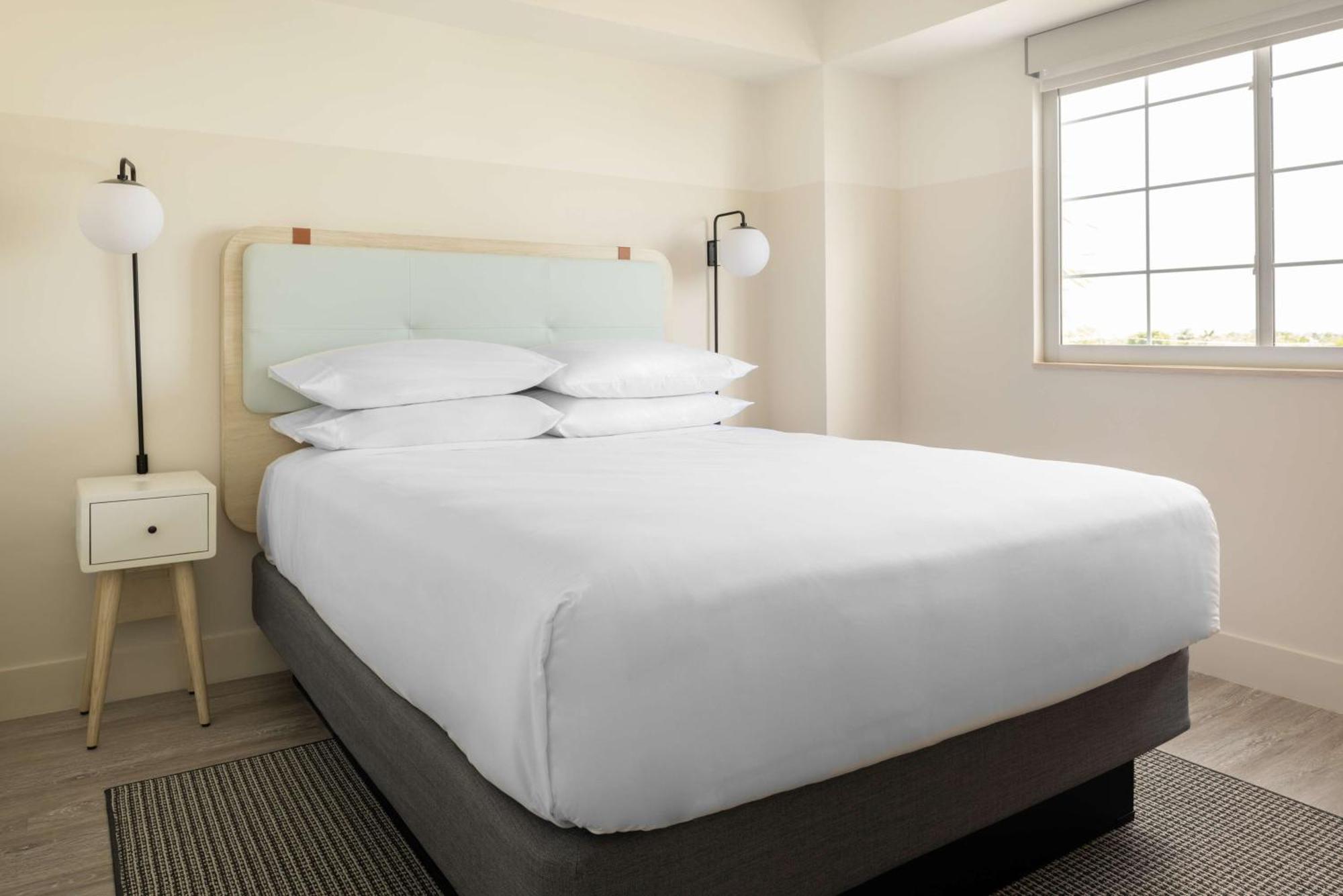 Hampton By Hilton Grand Cayman Seven Mile Beach George Town Extérieur photo