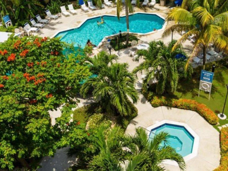 Hampton By Hilton Grand Cayman Seven Mile Beach George Town Extérieur photo